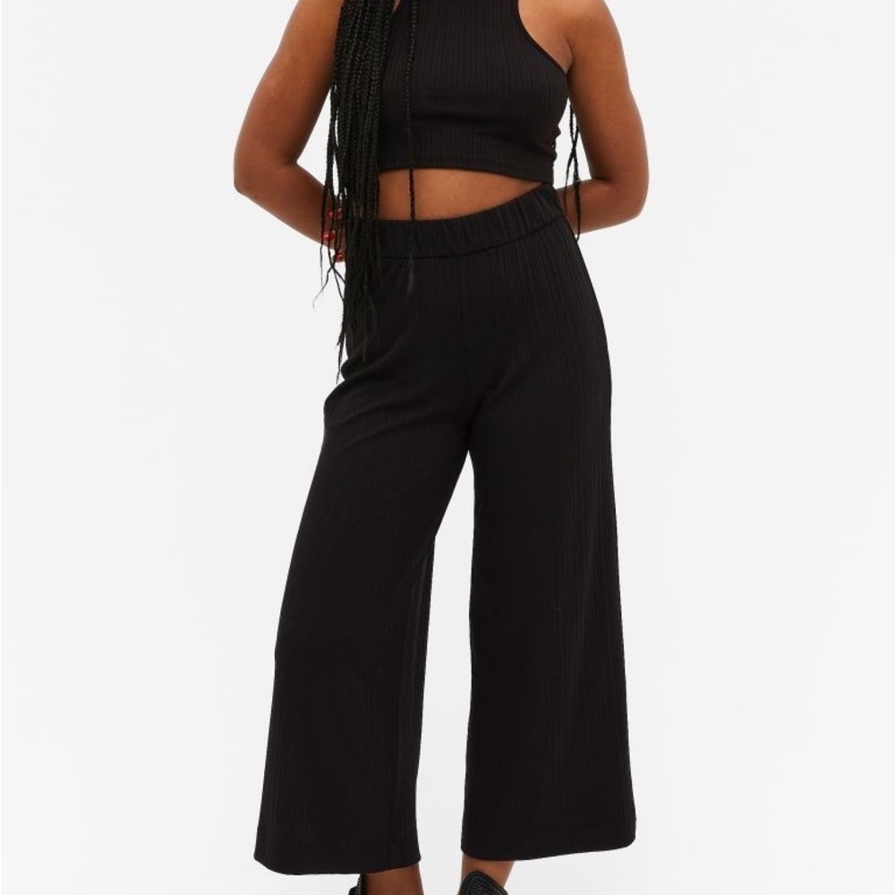 H&M Divided Black Ribbed Elastic waist Summer Wide Leg Cropped Pants Casual